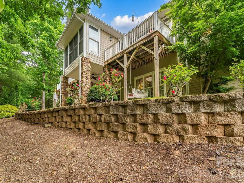 483 Cross Creek Drive, Marion, NC 28752.  MLS# CAR4384240, YatesRealty ID 28597. 
