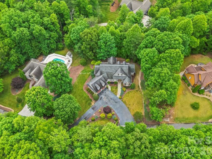 483 Cross Creek Drive, Marion, NC 28752.  MLS# CAR4384240, YatesRealty ID 28597. 