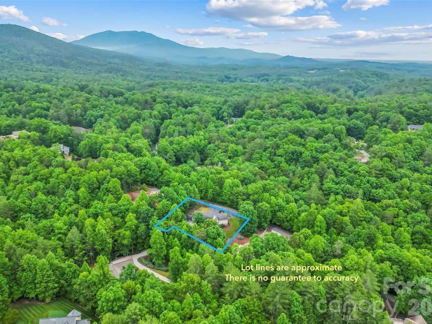 483 Cross Creek Drive, Marion, NC 28752.  MLS# CAR4384240, YatesRealty ID 28597. 
