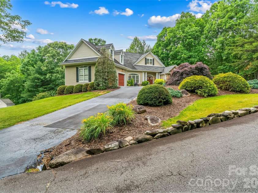 483 Cross Creek Drive, Marion, NC 28752.  MLS# CAR4384240, YatesRealty ID 28597. 