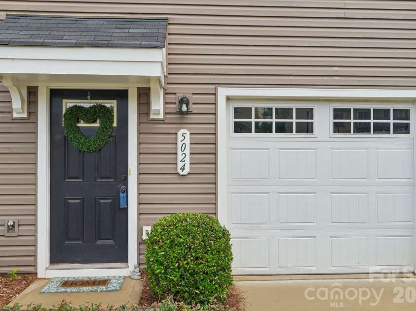 5024 Winding Jordan Lane, Charlotte, NC 28269.  MLS# CAR4385266, YatesRealty ID 28599. 