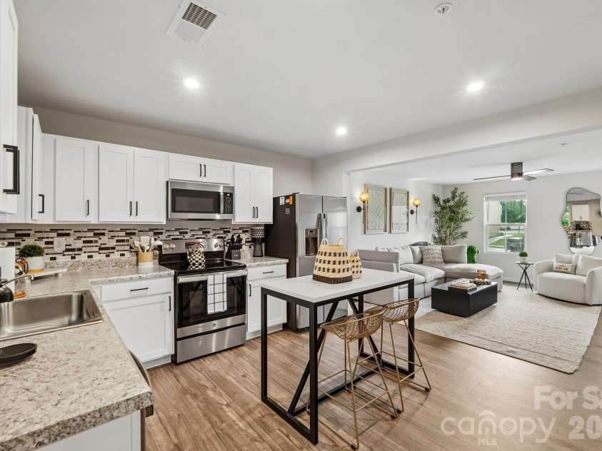 5024 Winding Jordan Lane, Charlotte, NC 28269.  MLS# CAR4385266, YatesRealty ID 28599. 