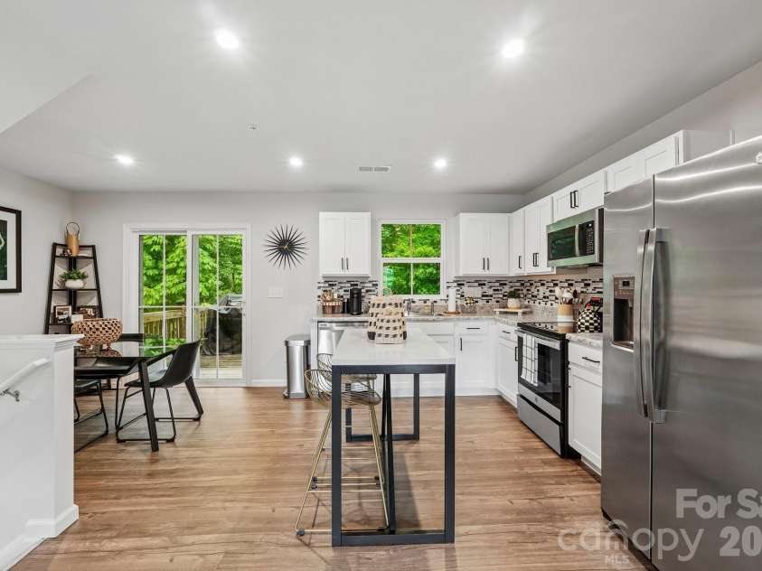 5024 Winding Jordan Lane, Charlotte, NC 28269.  MLS# CAR4385266, YatesRealty ID 28599. 