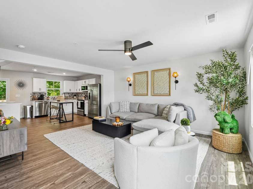 5024 Winding Jordan Lane, Charlotte, NC 28269.  MLS# CAR4385266, YatesRealty ID 28599. 