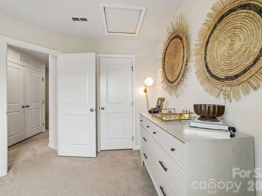 5024 Winding Jordan Lane, Charlotte, NC 28269.  MLS# CAR4385266, YatesRealty ID 28599. 