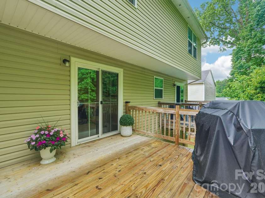 5024 Winding Jordan Lane, Charlotte, NC 28269.  MLS# CAR4385266, YatesRealty ID 28599. 