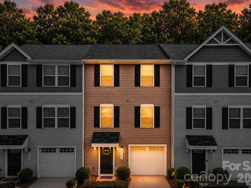 5024 Winding Jordan Lane, Charlotte, NC 28269.  MLS# CAR4385266, YatesRealty ID 28599. 