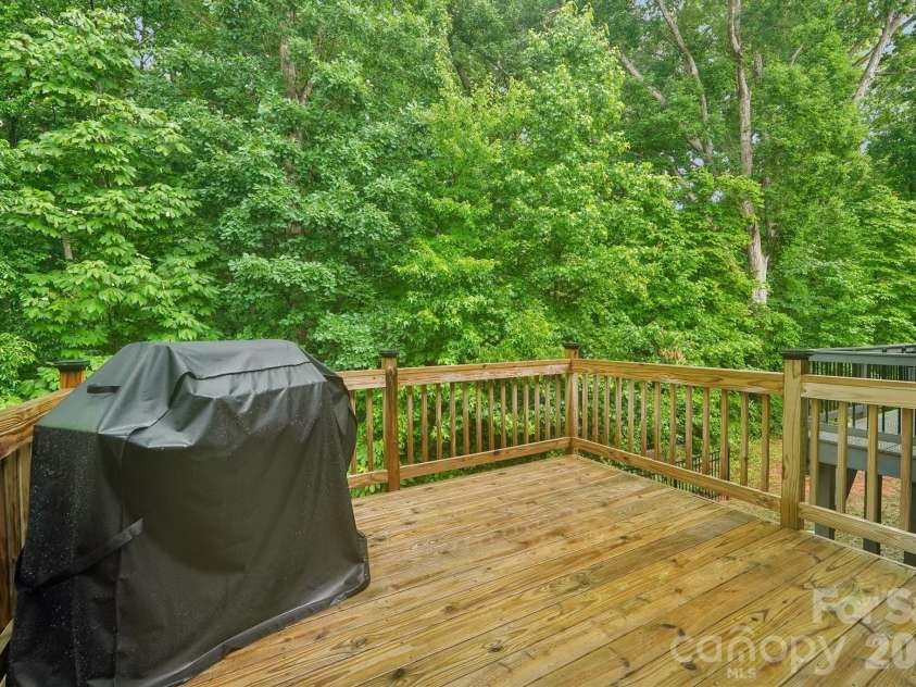 5024 Winding Jordan Lane, Charlotte, NC 28269.  MLS# CAR4385266, YatesRealty ID 28599. Back deck
