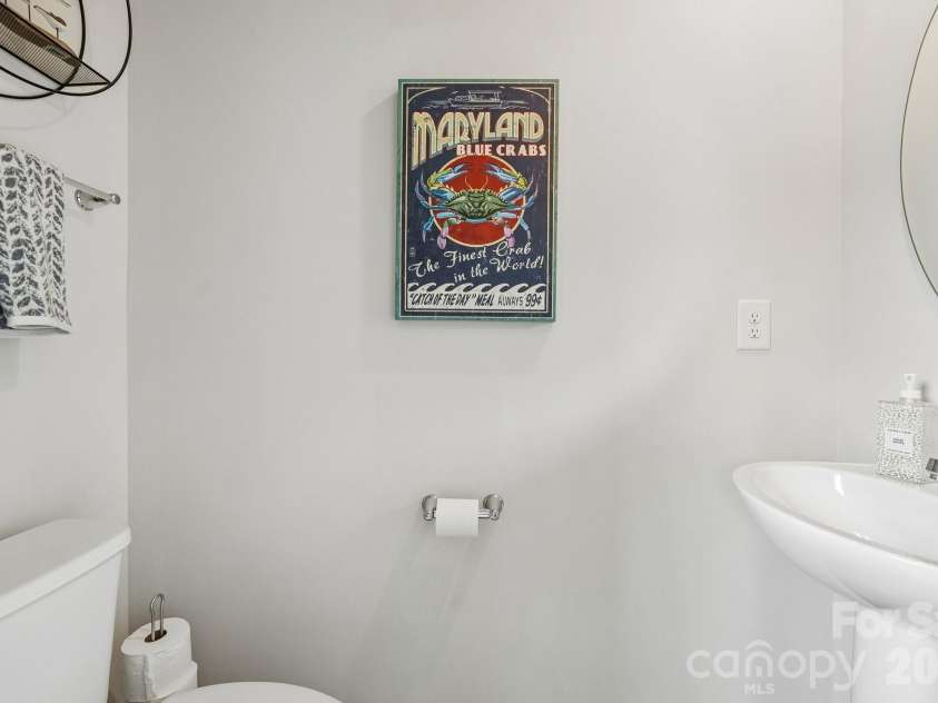 5024 Winding Jordan Lane, Charlotte, NC 28269.  MLS# CAR4385266, YatesRealty ID 28599. Half bath 2nd floor