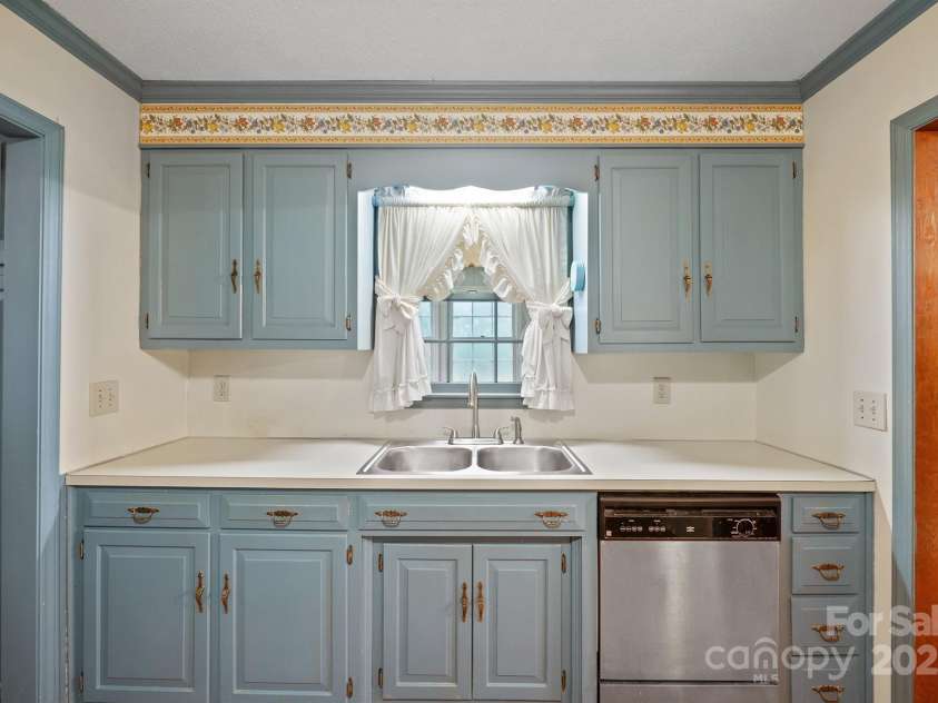 112 Julia Drive, Lincolnton, NC 28092.  MLS# CAR4257855, YatesRealty ID 286. 