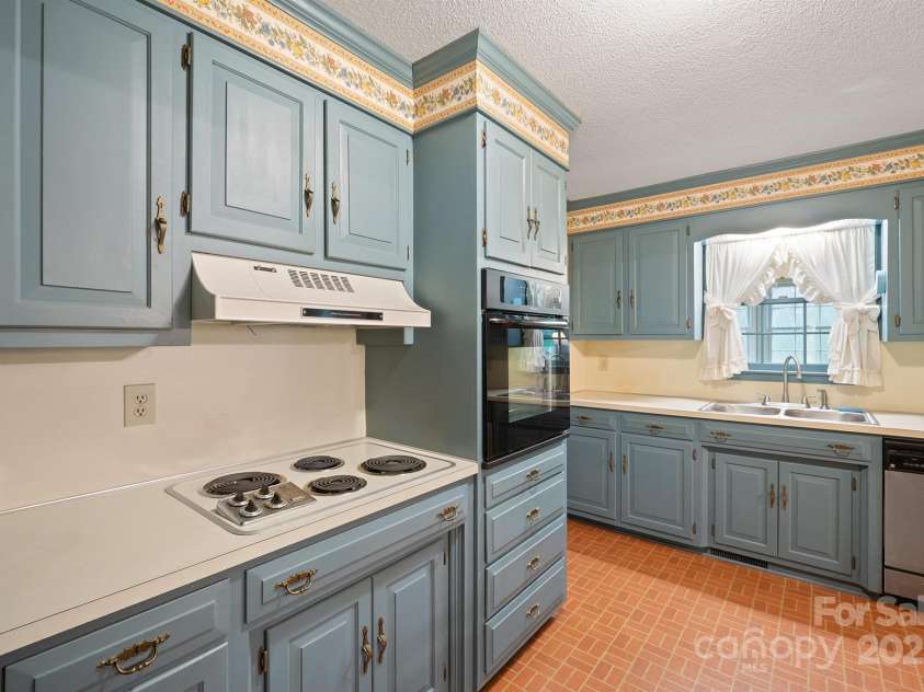 112 Julia Drive, Lincolnton, NC 28092.  MLS# CAR4257855, YatesRealty ID 286. 