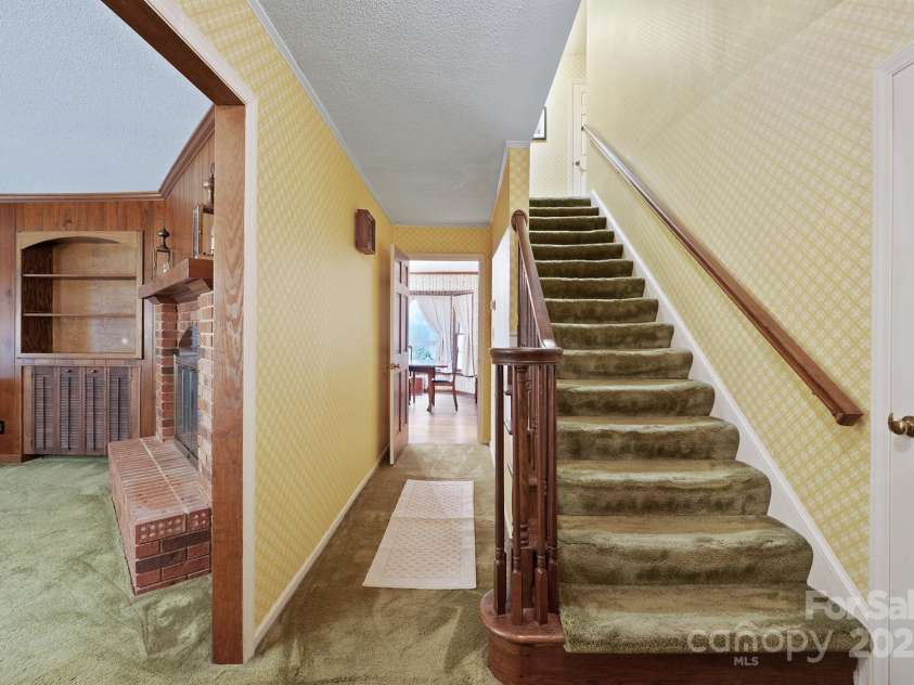 112 Julia Drive, Lincolnton, NC 28092.  MLS# CAR4257855, YatesRealty ID 286. 