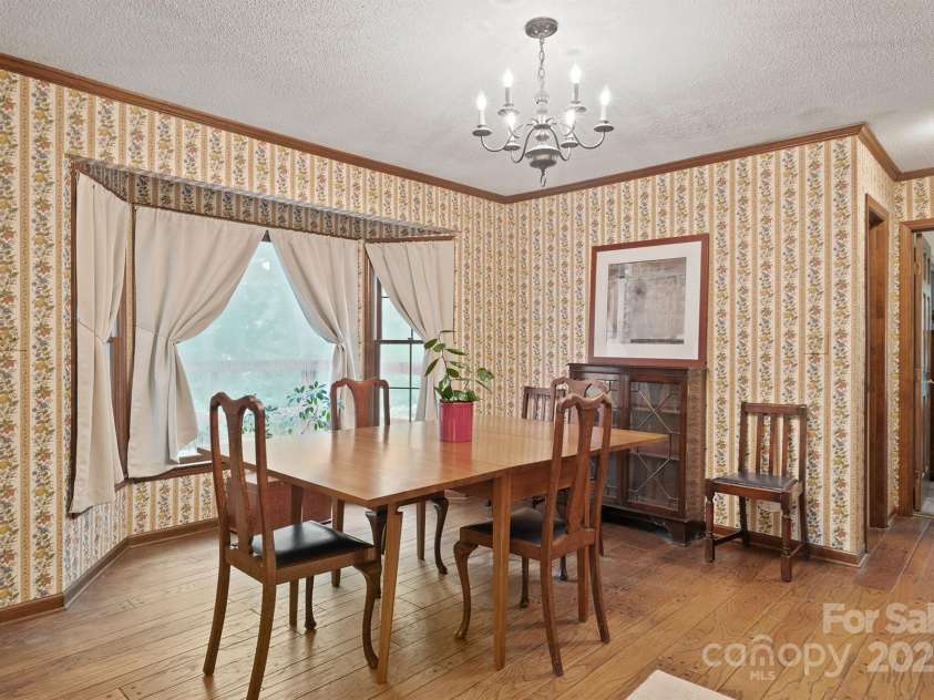 112 Julia Drive, Lincolnton, NC 28092.  MLS# CAR4257855, YatesRealty ID 286. 