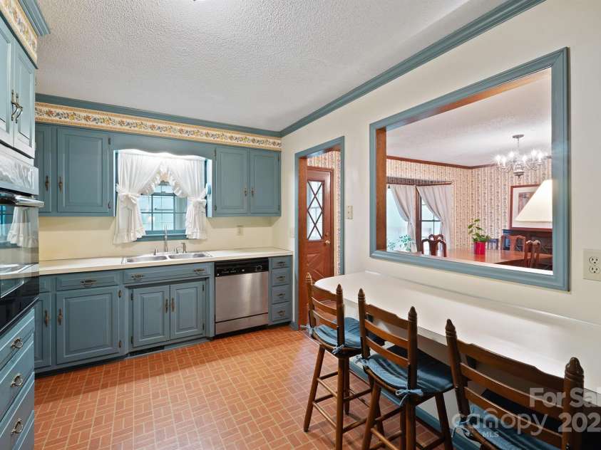 112 Julia Drive, Lincolnton, NC 28092.  MLS# CAR4257855, YatesRealty ID 286. 