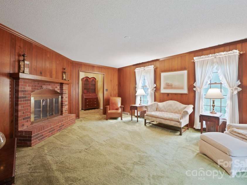 112 Julia Drive, Lincolnton, NC 28092.  MLS# CAR4257855, YatesRealty ID 286. 