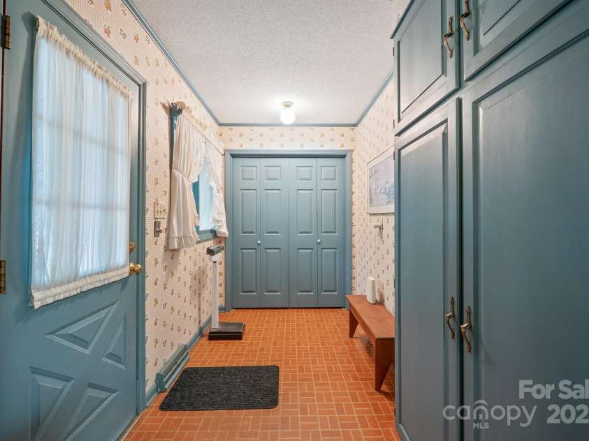 112 Julia Drive, Lincolnton, NC 28092.  MLS# CAR4257855, YatesRealty ID 286. 