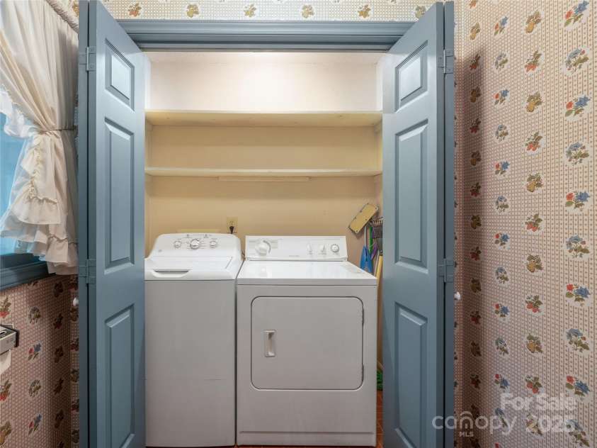 112 Julia Drive, Lincolnton, NC 28092.  MLS# CAR4257855, YatesRealty ID 286. 