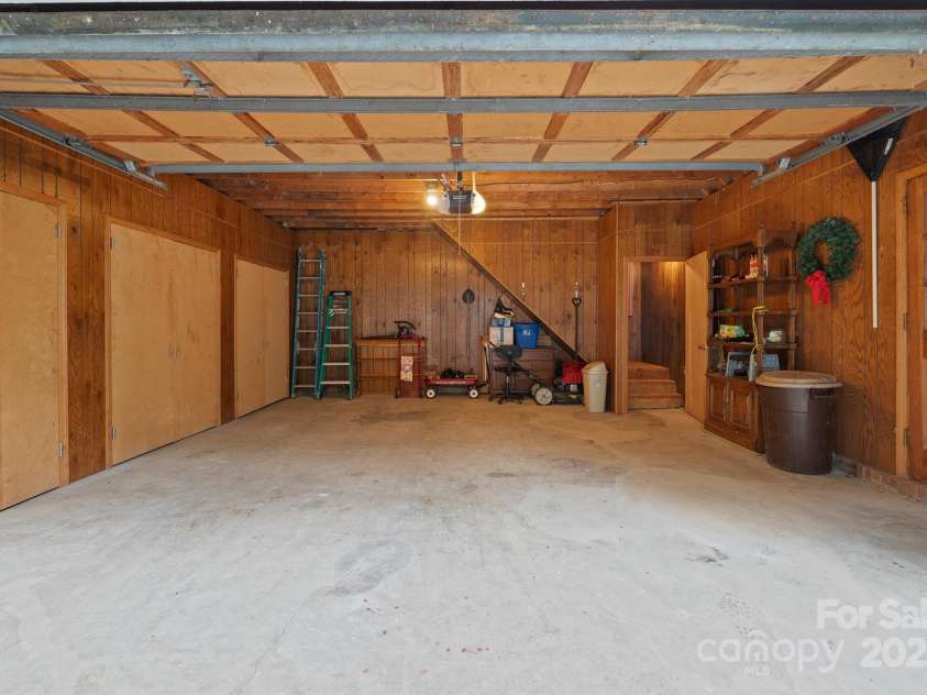 112 Julia Drive, Lincolnton, NC 28092.  MLS# CAR4257855, YatesRealty ID 286. 