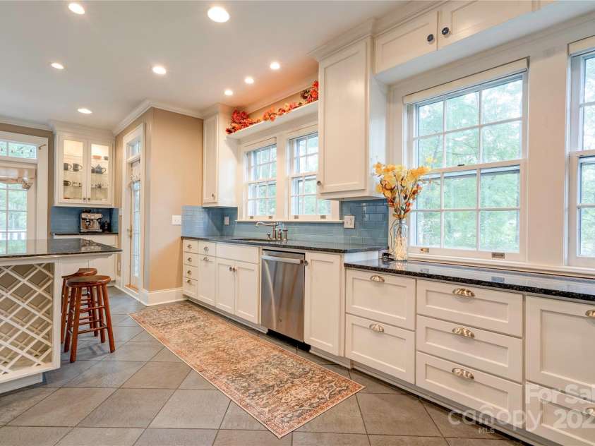 304 Belvedere Avenue, Shelby, NC 28150.  MLS# CAR4310966, YatesRealty ID 286. Kitchen