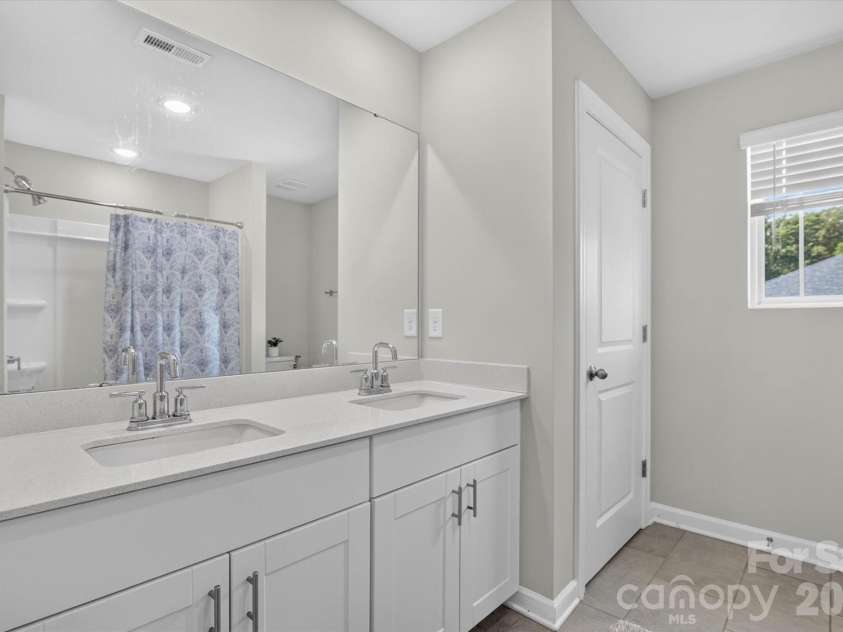 1041 Red Apple Street, Monroe, NC 28110.  MLS# CAR4400677, YatesRealty ID 2860. 2nd Level Full Bathroom