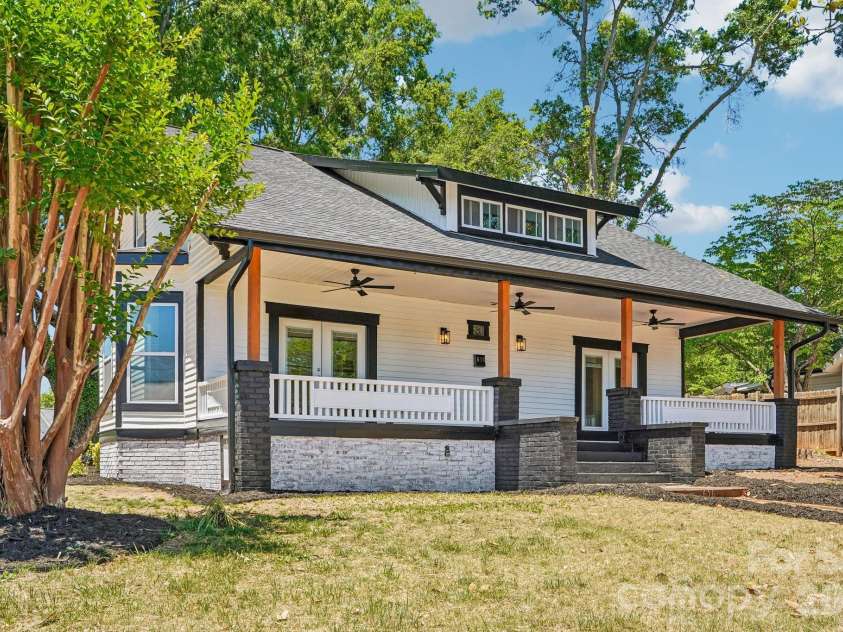 616 14th Street, Hickory, NC 28602.  MLS# CAR4385647, YatesRealty ID 28600. 