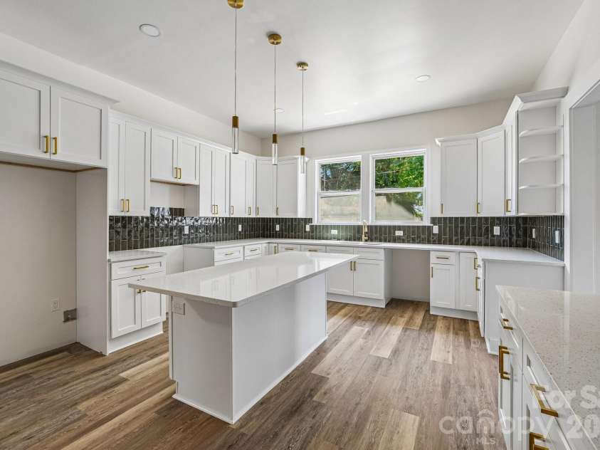 616 14th Street, Hickory, NC 28602.  MLS# CAR4385647, YatesRealty ID 28600. 