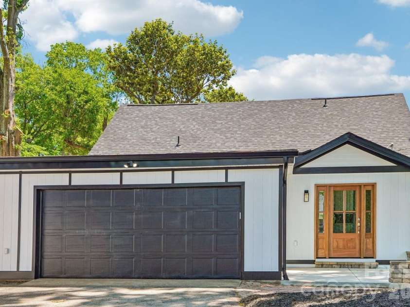 616 14th Street, Hickory, NC 28602.  MLS# CAR4385647, YatesRealty ID 28600. 