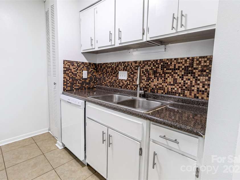 326 Orchard Trace Lane, Charlotte, NC 28213.  MLS# CAR4267478, YatesRealty ID 28601. 