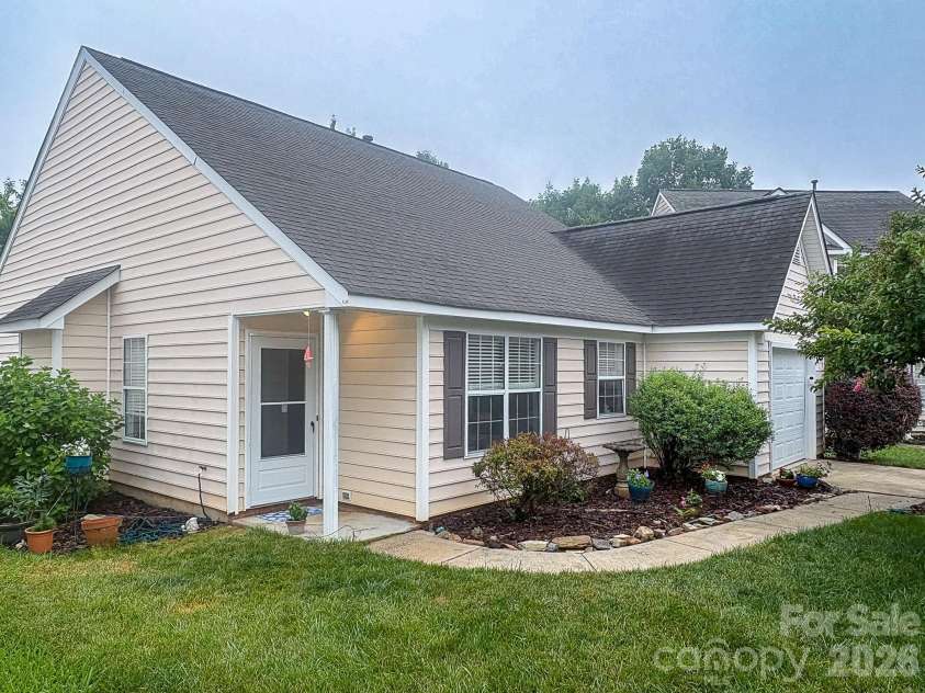 5702 Vine Court, Indian Trail, NC 28079.  MLS# CAR4384940, YatesRealty ID 28601. 