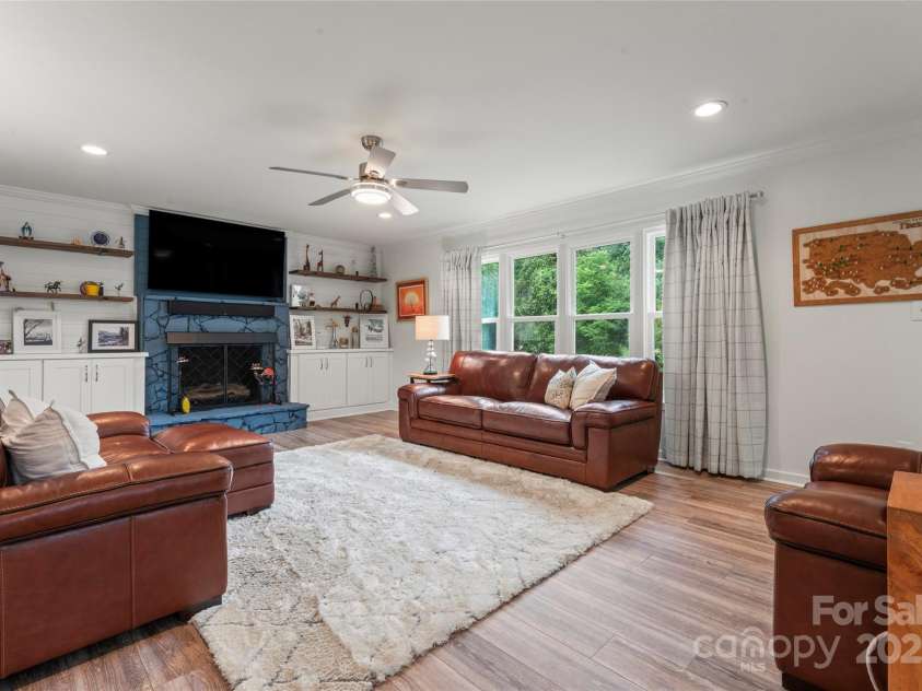 509 Oak Street, Lincolnton, NC 28092.  MLS# CAR4261589, YatesRealty ID 28602. 