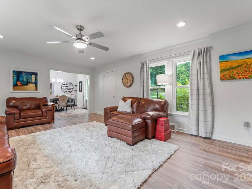 509 Oak Street, Lincolnton, NC 28092.  MLS# CAR4261589, YatesRealty ID 28602. 