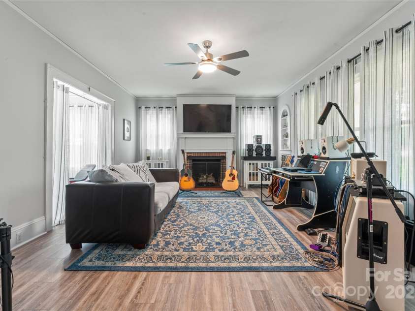 509 Oak Street, Lincolnton, NC 28092.  MLS# CAR4261589, YatesRealty ID 28602. 