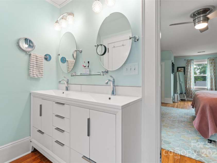 509 Oak Street, Lincolnton, NC 28092.  MLS# CAR4261589, YatesRealty ID 28602. 