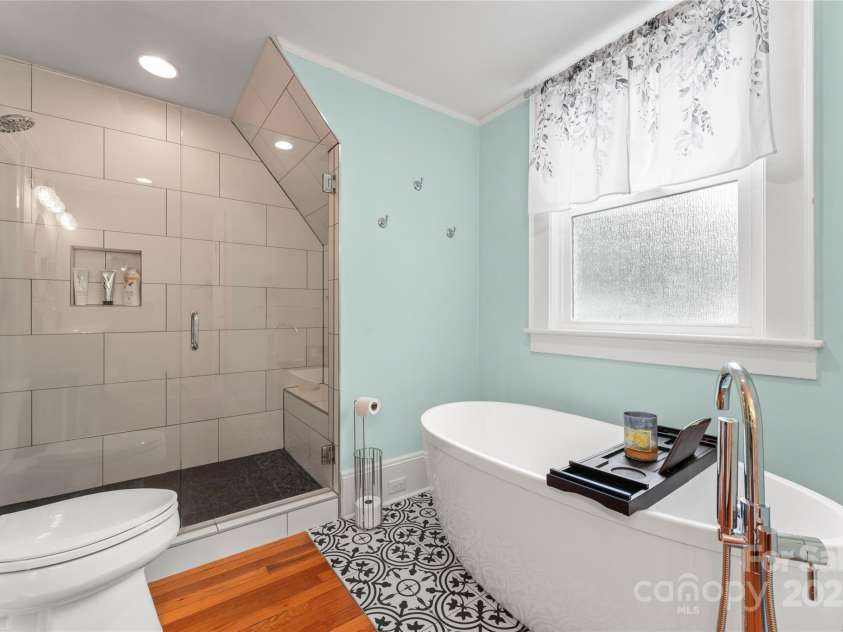 509 Oak Street, Lincolnton, NC 28092.  MLS# CAR4261589, YatesRealty ID 28602. 