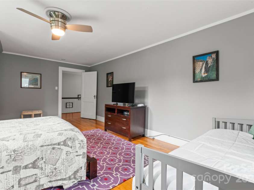 509 Oak Street, Lincolnton, NC 28092.  MLS# CAR4261589, YatesRealty ID 28602. 