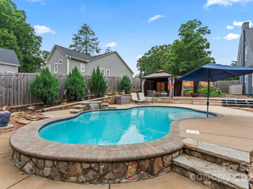 509 Oak Street, Lincolnton, NC 28092.  MLS# CAR4261589, YatesRealty ID 28602. 