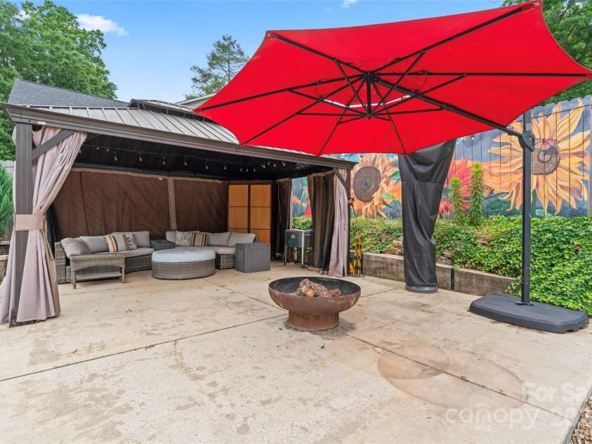 509 Oak Street, Lincolnton, NC 28092.  MLS# CAR4261589, YatesRealty ID 28602. 