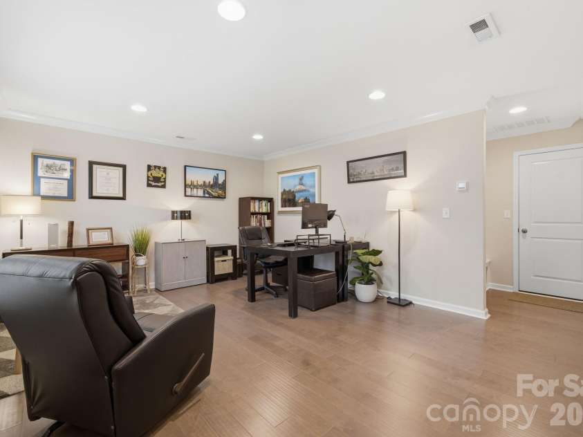 507 Upper Stone Circle, Charlotte, NC 28211.  MLS# CAR4387070, YatesRealty ID 28603. 