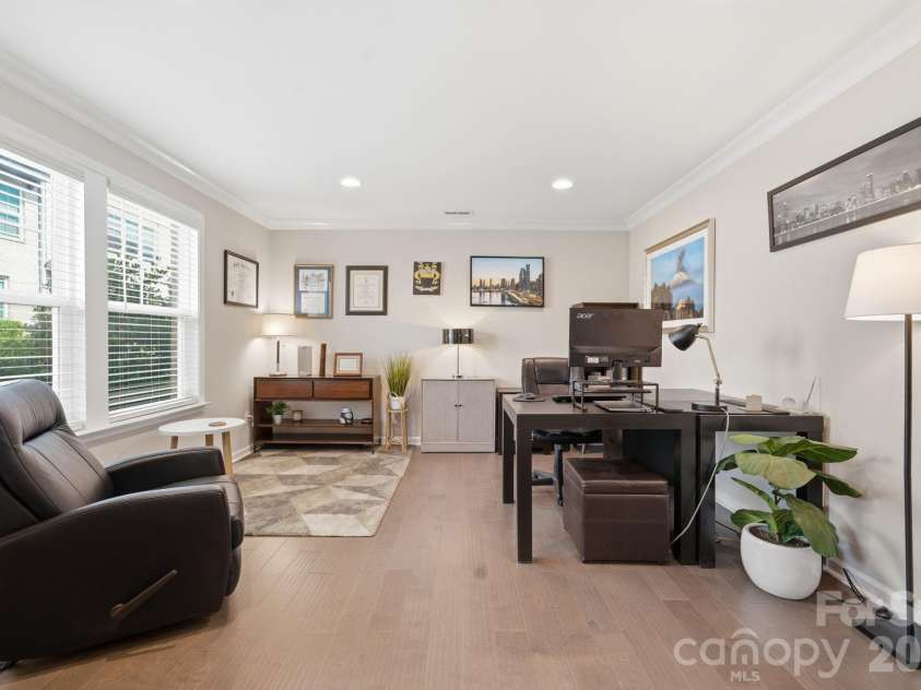 507 Upper Stone Circle, Charlotte, NC 28211.  MLS# CAR4387070, YatesRealty ID 28603. 