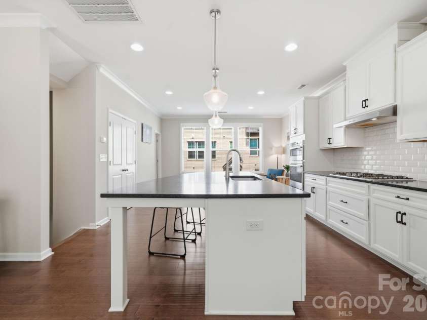 507 Upper Stone Circle, Charlotte, NC 28211.  MLS# CAR4387070, YatesRealty ID 28603. 