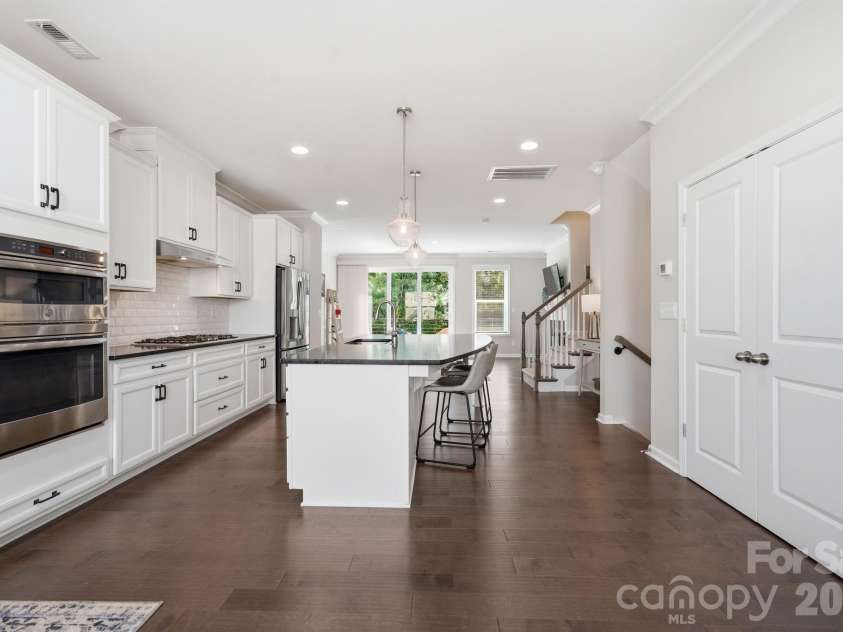 507 Upper Stone Circle, Charlotte, NC 28211.  MLS# CAR4387070, YatesRealty ID 28603. 