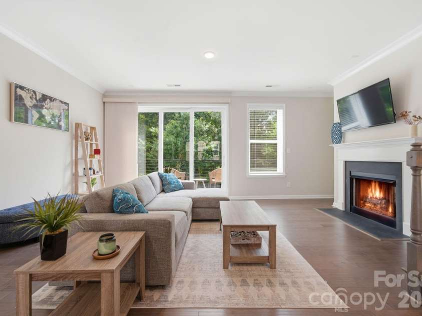 507 Upper Stone Circle, Charlotte, NC 28211.  MLS# CAR4387070, YatesRealty ID 28603. 