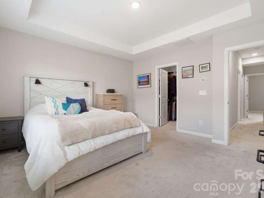 507 Upper Stone Circle, Charlotte, NC 28211.  MLS# CAR4387070, YatesRealty ID 28603. 
