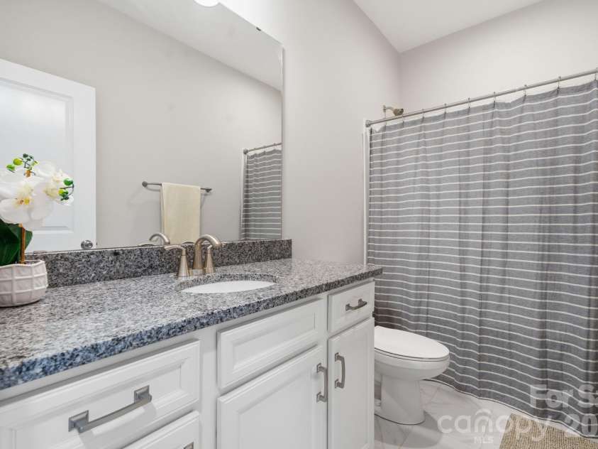 507 Upper Stone Circle, Charlotte, NC 28211.  MLS# CAR4387070, YatesRealty ID 28603. 