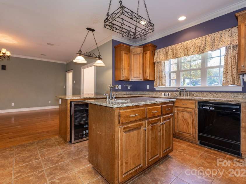 2101 Congress Court, Kannapolis, NC 28083.  MLS# CAR4254468, YatesRealty ID 28604. 