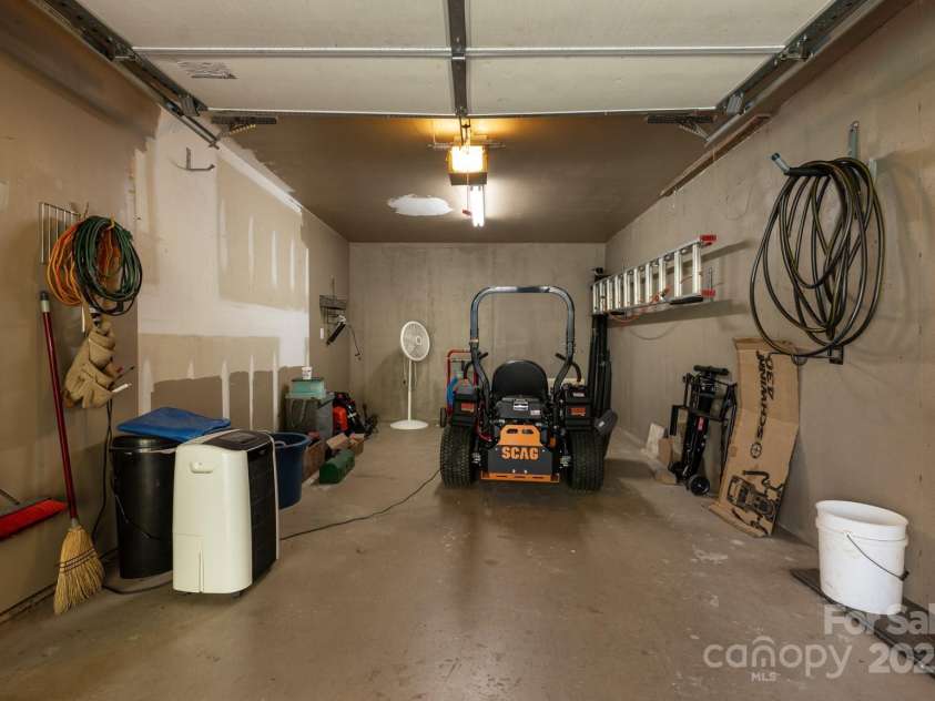 2101 Congress Court, Kannapolis, NC 28083.  MLS# CAR4254468, YatesRealty ID 28604. 