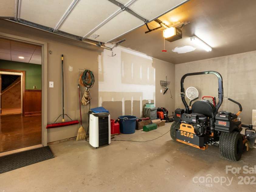 2101 Congress Court, Kannapolis, NC 28083.  MLS# CAR4254468, YatesRealty ID 28604. 