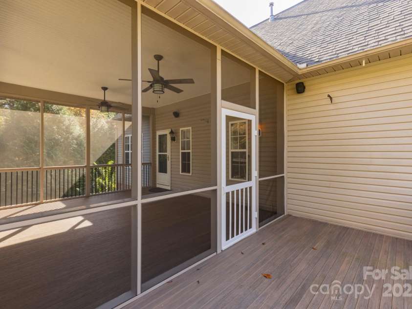 2101 Congress Court, Kannapolis, NC 28083.  MLS# CAR4254468, YatesRealty ID 28604. 