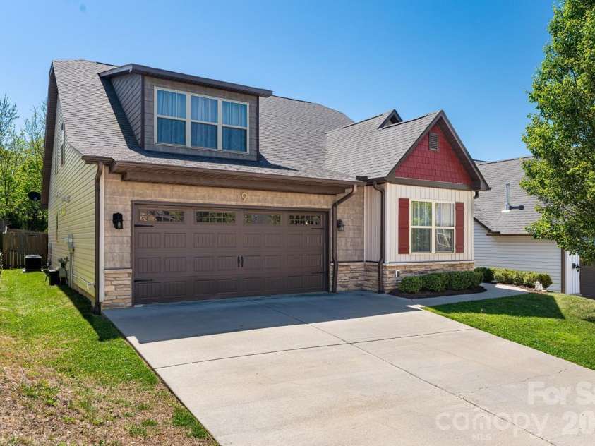 9 Partridge Berry Lane, Weaverville, NC 28787.  MLS# CAR4375602, YatesRealty ID 28605. Easy access and a 2 car garage.