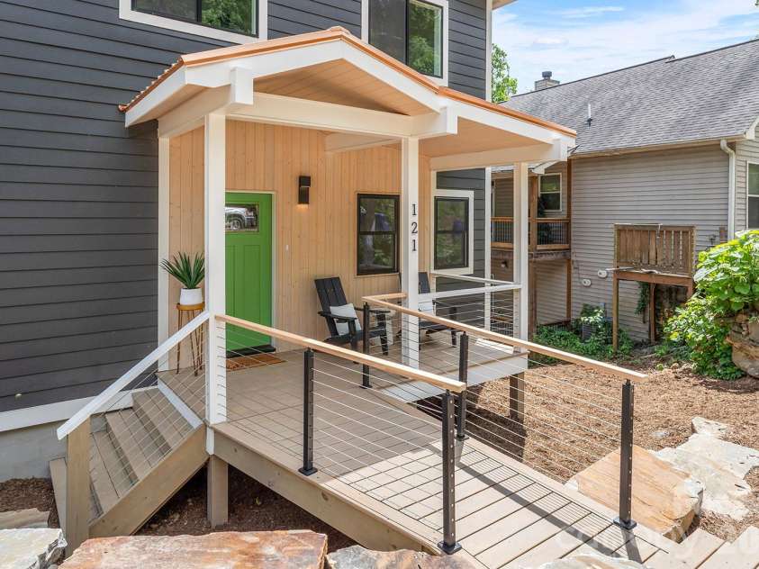 121 Laurel Loop, Asheville, NC 28806.  MLS# CAR4387340, YatesRealty ID 28606. 